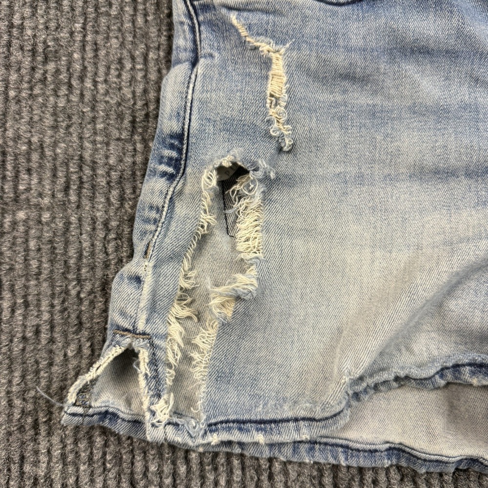 Rock & Republic Womens Size 8 Distressed Denim Shorts Light Wash Blue Low Rise - Picture 7 of 9